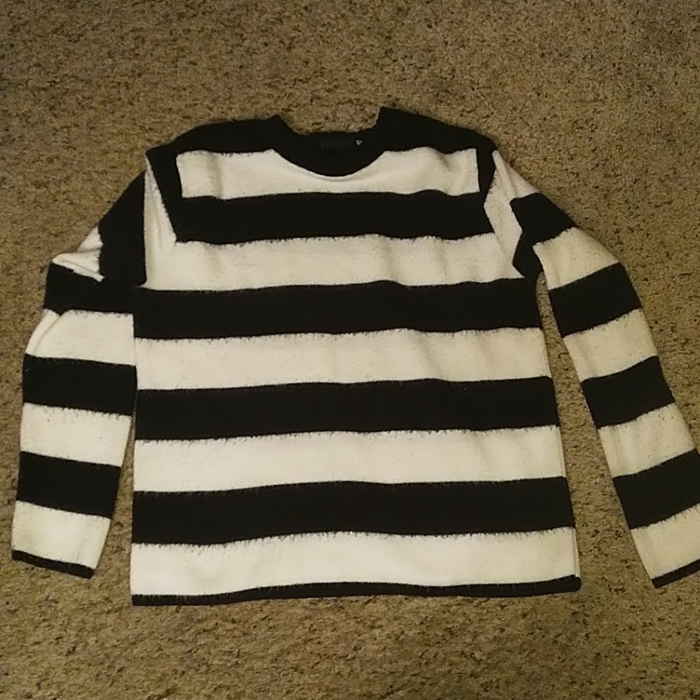 100% authentic Mohair sweater men medium is unisex